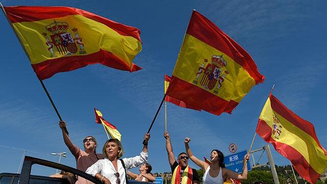 Manifestantes en Cataluña rechazaron acciones del gobierno español contra referendo independentista 
