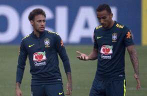 280693_neymar_y_danilo_300518_afpe.jpg