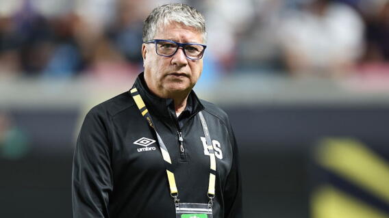  Hernán Darío 'Bolillo' Gómez, DT de la Selección El Salvador. 