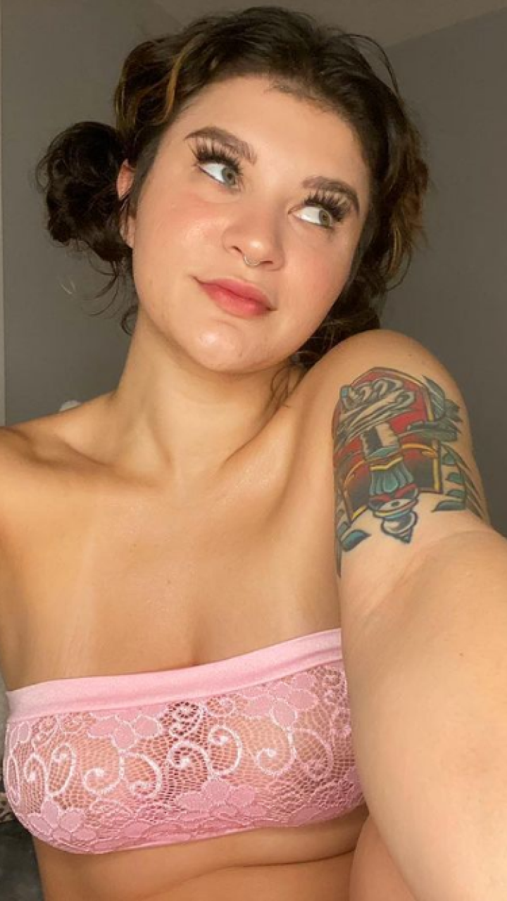 La contrataron como estríper para una despedida de soltero y terminó desnuda en la fiesta de su hermano