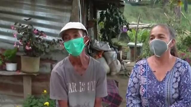 Pareja de adultos mayores ve en la emergencia del coronavirus la oportunidad de tener electricidad