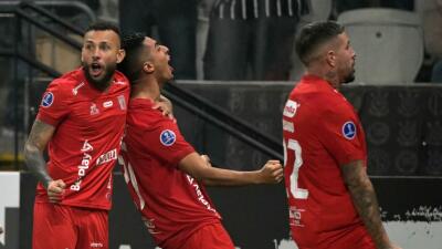 Duván Vegara en un partido con América de Cali en la Copa Sudamericana. 
