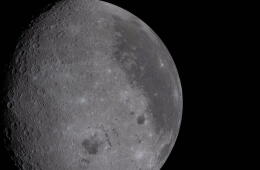 La NASA detecta en la Luna el cráter reciente más grande registrado en el sistema solar