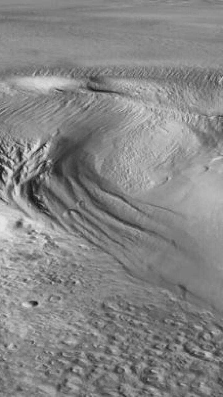 Agua en Marte: revelan hallazgo de capas de hielo bajo el el suelo del planeta rojo