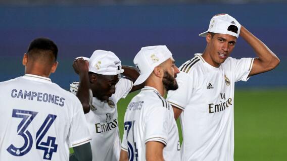 Raphaël Varane durante la celebración de un título del Real Madrid. Raphaël Varane durante la celebración de un título del Real Madrid.