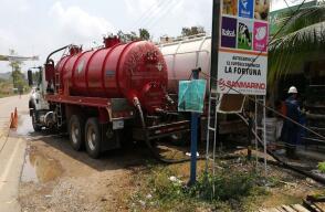 302879_BLU Radio. Emergencia ambiental en quebrada La Lizama por derrame de petróleo/ foto: suministrada