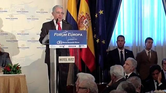 Desde Madrid, expresidente Uribe vuelve a lanzar críticas al gobierno Santos 