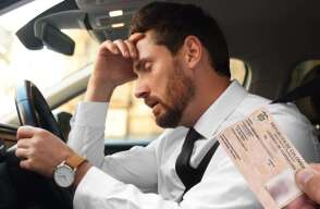 ¿Le pueden quitar la licencia de conducción de inmediato si comete una infracción de tránsito? ¿Le pueden quitar la licencia de conducción de inmediato si comete una infracción de tránsito?