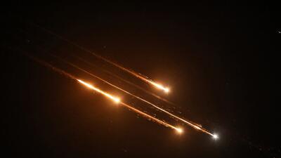 El Ejército israelí anunció en la noche del viernes el lanzamiento de misiles por parte de Irán contra su territorio en medio de la escalada entre ambos países El Ejército israelí anunció en la noche del viernes el lanzamiento de misiles por parte de Irán contra su territorio en medio de la escalada entre ambos países