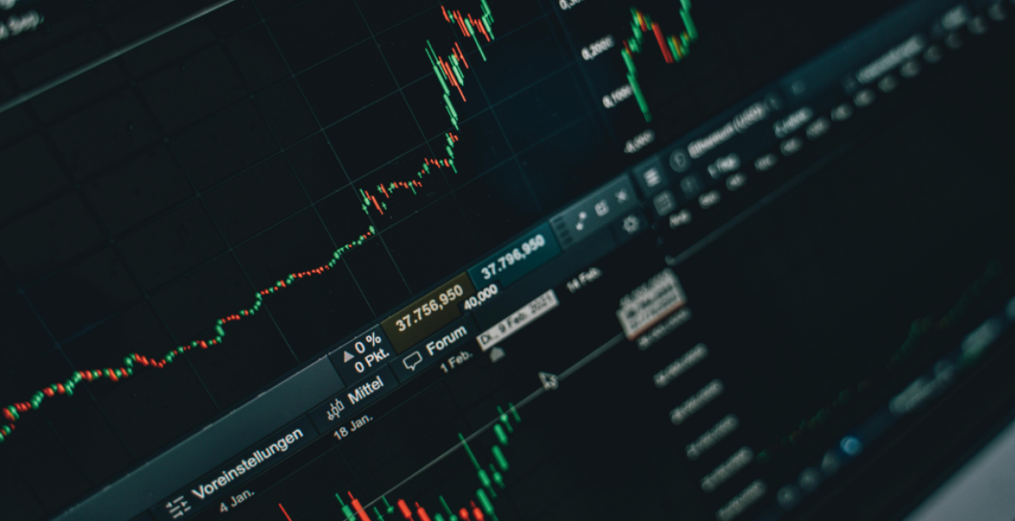 El efecto crudo: cómo el precio del petróleo define a los traders de forex en Colombia