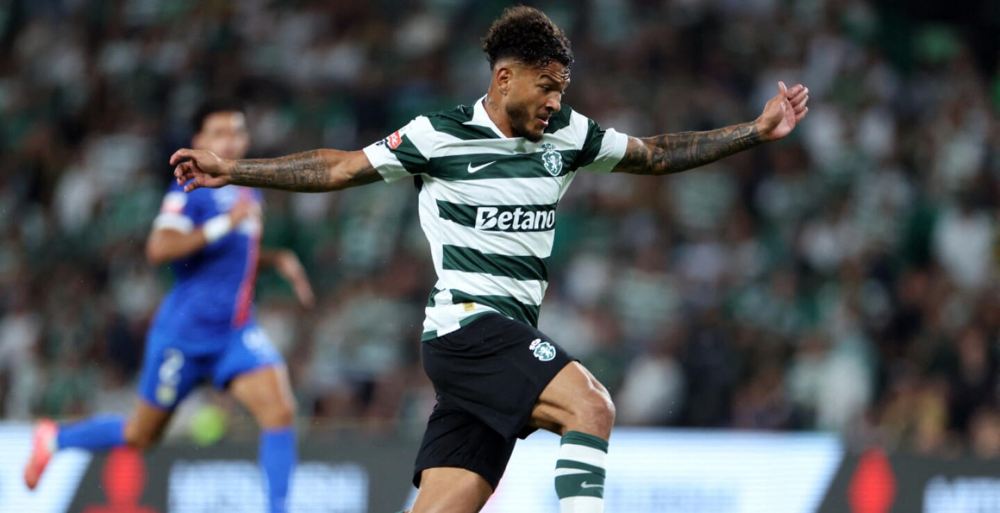 Luis Javier Suárez en acción de juego con Sporting Lisboa vs. Alverca en la Liga de Portugal. 