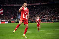 Luis Díaz marcó triplete con Bayern Múnich frente al Hoffenheim.