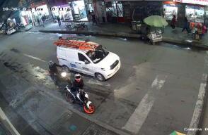 Ojo dónde parquea: en menos de 10 segundos se roban una moto en Bogotá