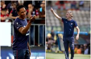 Yerry Mina, defensor colombiano del Cagliari. A la izquierda, Davide Nicola, DT del club. 