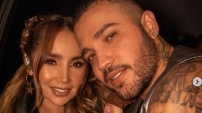 Paola Jara y Jessi Uribe, pareja de cantantes de música popular