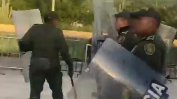 Militante de Fuerza Ciudadana fue agredida por Policía durante protesta Militante de Fuerza Ciudadana fue agredida por Policía durante protesta