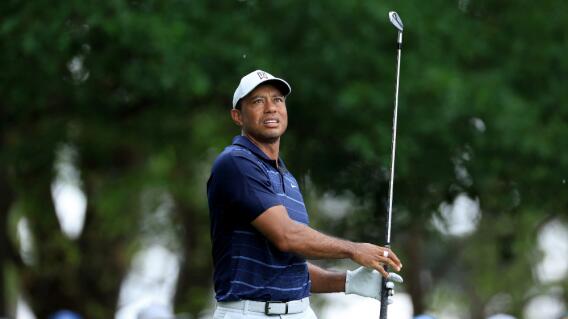 Tiger Woods, golfista estadounidense, en acción de juego Tiger Woods, golfista estadounidense, en acción de juego