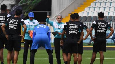 Reinaldo Rueda con la Selección Honduras que busca clasificar al Mundial 2026.