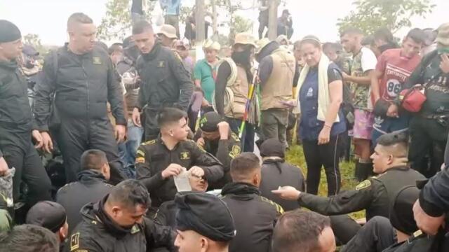 Desaparecieron armas y equipos de policías que fueron secuestrados en Caquetá: ¿quién responde?