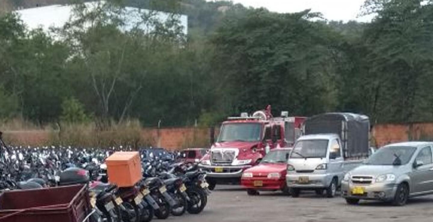 299958_Tránsito de Bucaramanga inmoviliza carro de bomberos tras accidente/foto: BLURadio