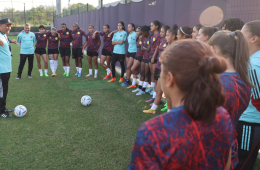 Carlos Paniagua, entrenador de la Selección Colombia femenina juvenil, en medio de un entrenamiento Carlos Paniagua, entrenador de la Selección Colombia femenina juvenil, en medio de un entrenamiento