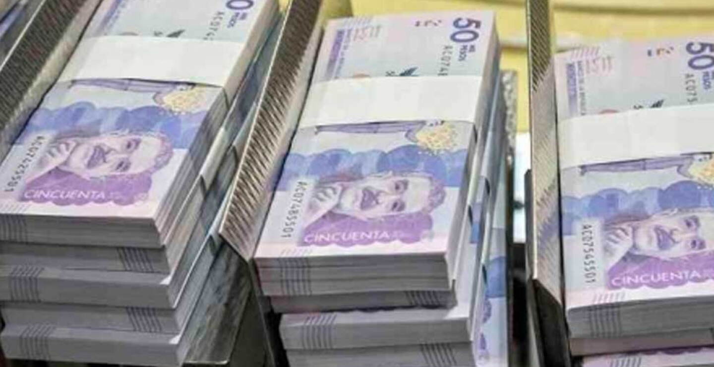 325720_Blu Radio. Billetes. Foto: AFP