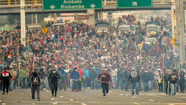 Indígenas marchan hacia capital de Ecuador en protesta por alza de combustibles
