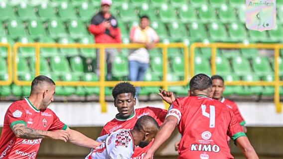 Acción de juego entre América de Cali y Patriotas Acción de juego entre América de Cali y Patriotas