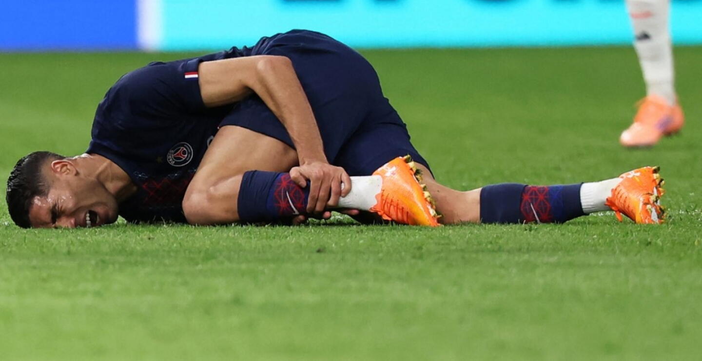 Achraf Hakimi salió lesionado en PSG vs. Bayern Múnich. 