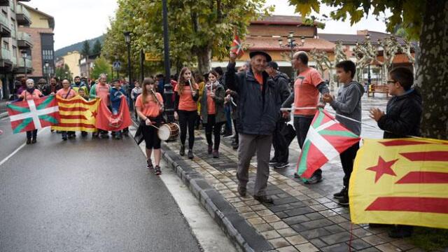 Partidos independentistas de Cataluña convocan a pleno parlamentario para el  jueves