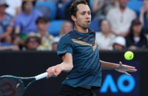 Daniel Galán en su partido de primera ronda del Australian Open 2024.  Daniel Galán en su partido de primera ronda del Australian Open 2024.