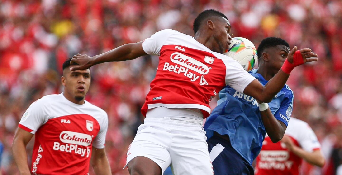 Acción de juego entre Santa Fe y Millonario, válido por la primera jornada de cuadrangulares. 
