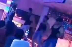 Denuncian que un alcalde contrató estríperes masculinos para celebrar el Día de la Madre 