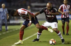 321567_Blu Radio. Junior - Paranaense. Foto: AFP