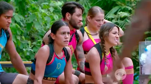 Karoline y Dickson discuten en el box rojo