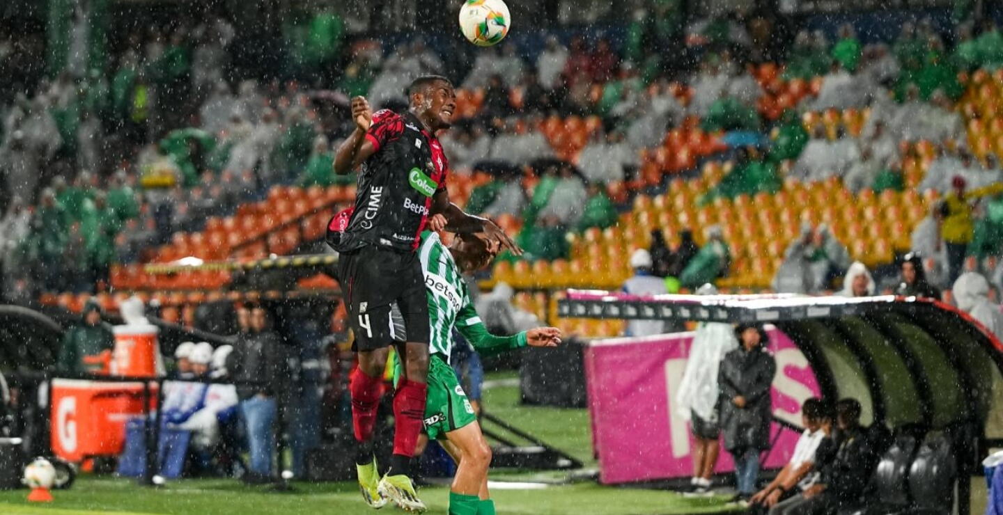 Acción de juego entre Atlético Nacional y Cúcuta Deportivo, en partido de la fecha 15 de la Liga BetPlay I-2026.