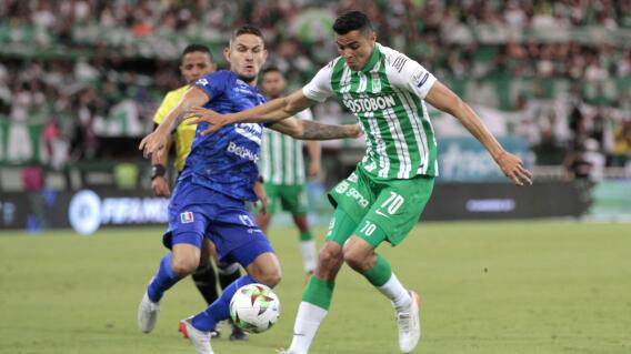 Giovanni Moreno (der.), jugador de Atlético Nacional. Giovanni Moreno (der.), jugador de Atlético Nacional.