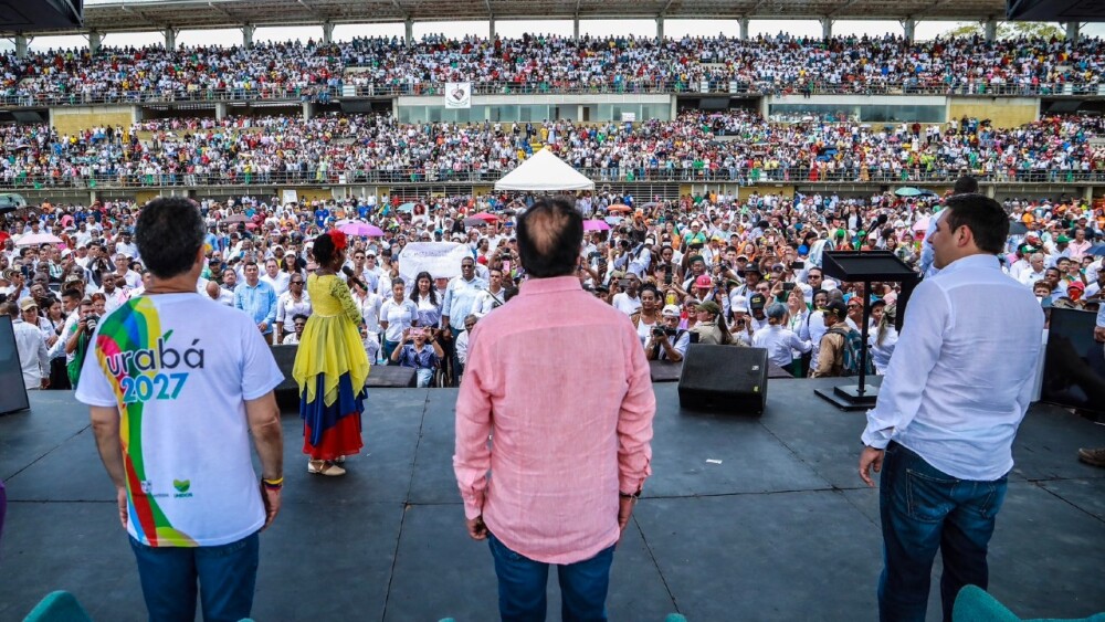 Están saliendo los dólares que se hicieron por el carbón y petróleo, propiedad de Colombia": Petro | Meridiano BLU | BluRadio