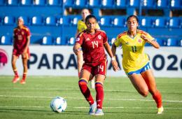 Maithe López (11) en acción de juego con la Selección Colombia vs. Venezuela en el Sudamericano femenino Sub-20.