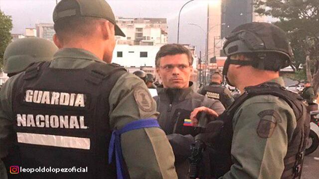 “Fui liberado por las Fuerzas Militares”: Leopoldo López desde las calles de Caracas “Fui liberado por las Fuerzas Militares”: Leopoldo López desde las calles de Caracas