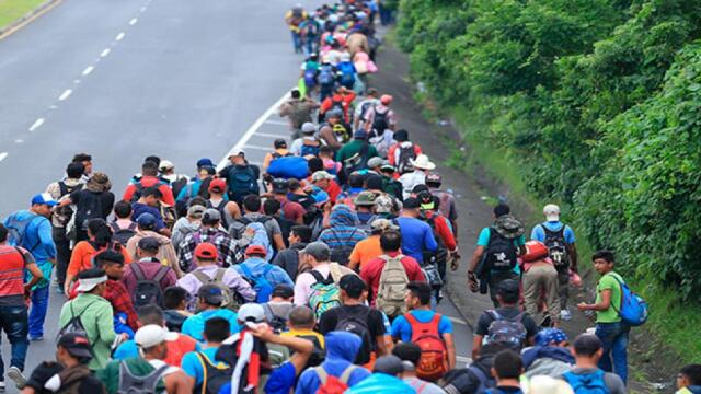 “De una u otra forma vamos a pasar”: caravana de migrantes llega a frontera entre México y Guatemala “De una u otra forma vamos a pasar”: caravana de migrantes llega a frontera entre México y Guatemala