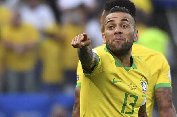 315482_dani_alves_220619_afpe.jpg