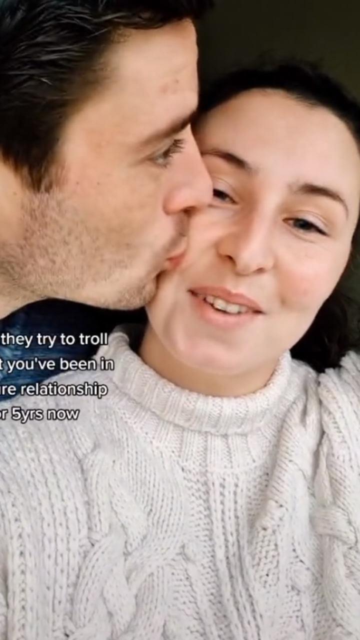 ¿Un novio increíblemente guapo? Usuaria de TikTok dice que en comparación a su pareja, ella tiene una “apariencia promedio”