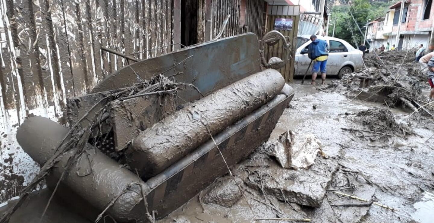 312050_BLU Radio. Avalancha en San Gil / Foto: Blu Radio.