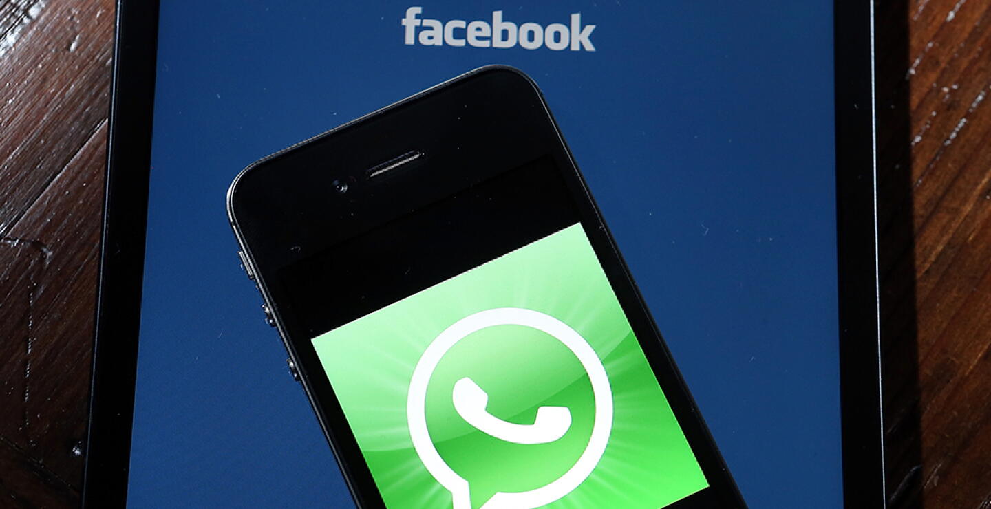 348607_BLU Radio. Facebook y WhatsApp, referencia / Foto: AFP