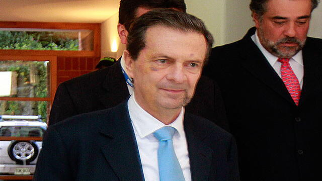 Exministro Fernando Londoño, a devolver 145 millones de acciones a Ecopetrol