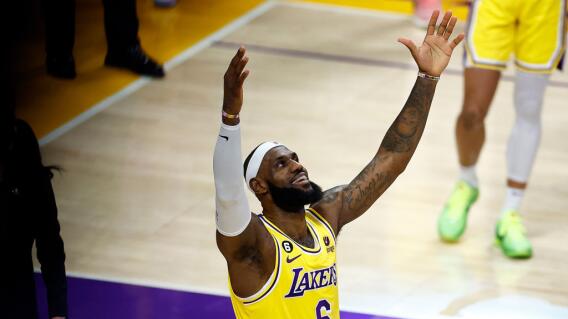 LeBron James durante partido de Los Ángeles Lakers LeBron James durante partido de Los Ángeles Lakers