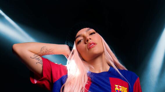 Karol G viste su camiseta oficial del Barcelona, la cual se verá en partido contra el Real Madrid Karol G viste su camiseta oficial del Barcelona, la cual se verá en partido contra el Real Madrid