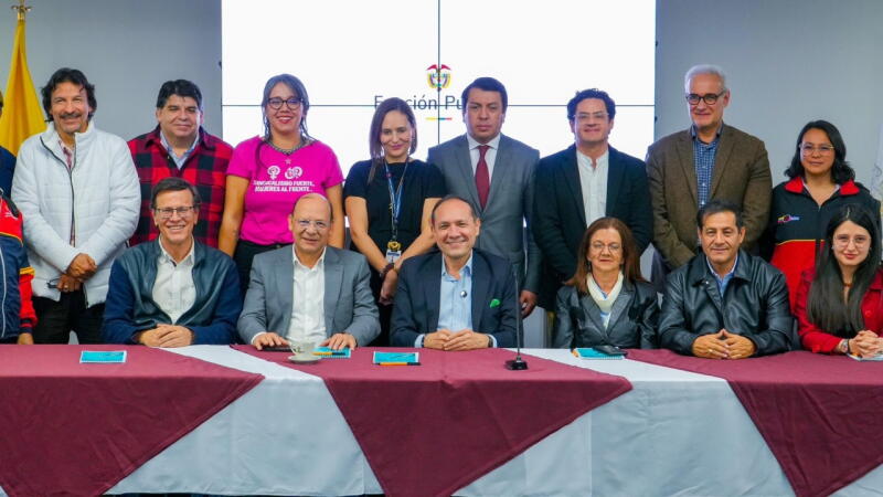 Mesa de negociación para definir el aumento. Mesa de negociación para definir el aumento.
