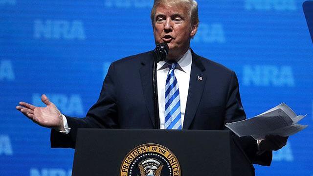 Comentarios de Trump sobre atentados de París indignan a Hollande  